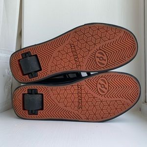 Black HEELYS 🤩 (youth: 7) (women’s: 7.5-8)